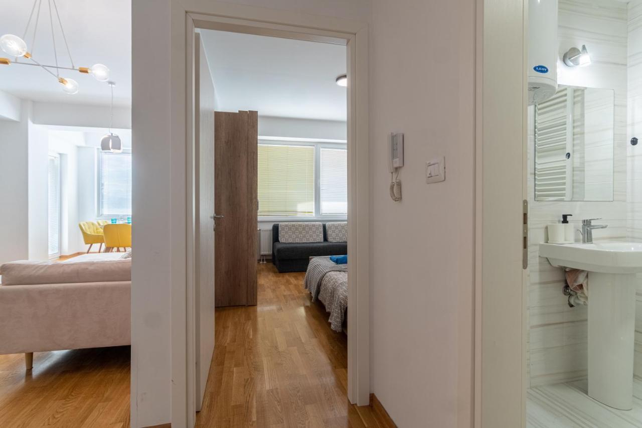 High-End Spacious Apartment Next To City Mall Skopje Exterior foto